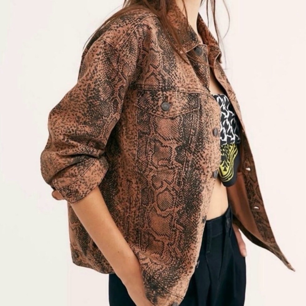 Free People Oversized snake skin print Jean Jacket EUC - Picture 2 of 9